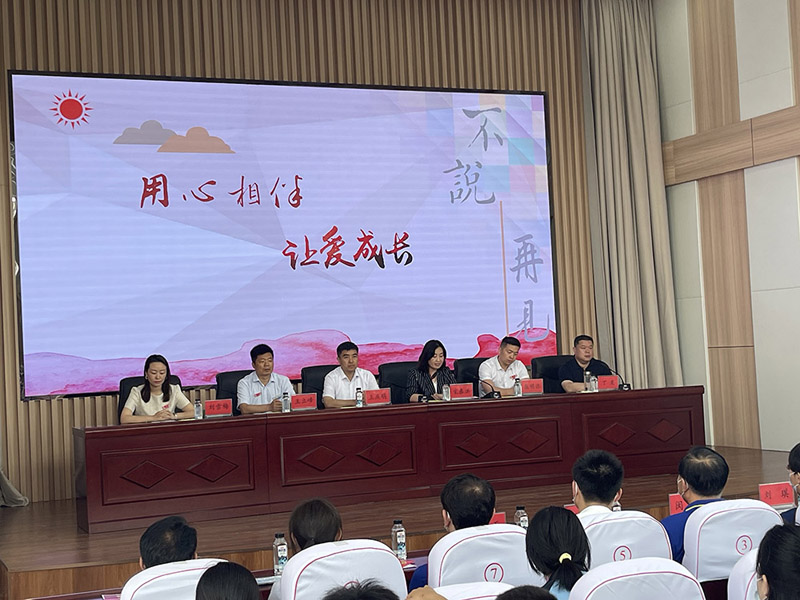 六月一日，我司參加市婦聯(lián)組織的“愛心·筑夢”結(jié)對助學(xué)活動